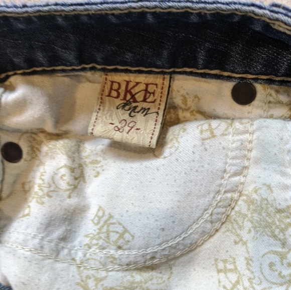 BKE Buckle Jeans Women's Stella Capri Distressed Blue Stretch Denim Sz 29. - Picture 12 of 16